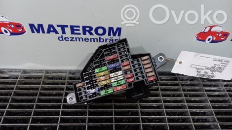 Skoda Octavia Mk2 (1Z) Ramka / Moduł bezpieczników 