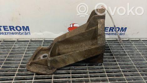 Land Rover Discovery 3 - LR3 Engine mount bracket 