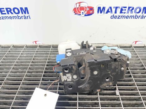 Nissan Juke I F15 Serrure de porte avant