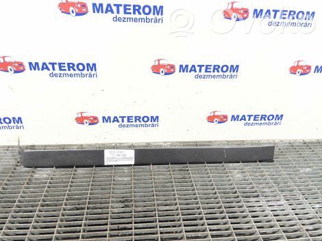Ford Transit Courier Moldura embellecedora del guardabarros trasero 