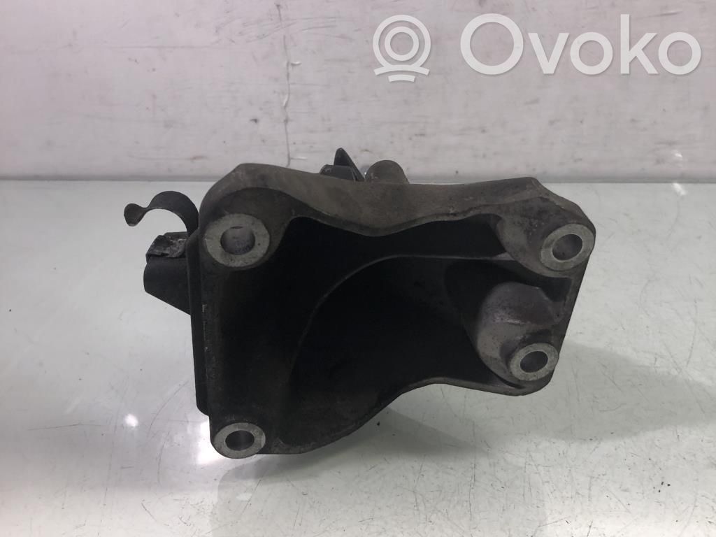 BMW 1 E81 E87 Engine mount bracket 