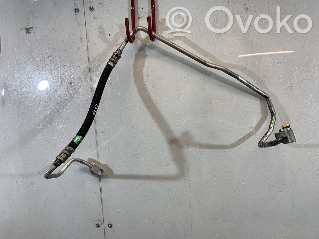 BMW 1 E81 E87 Ilmastointilaitteen putki (A/C) 