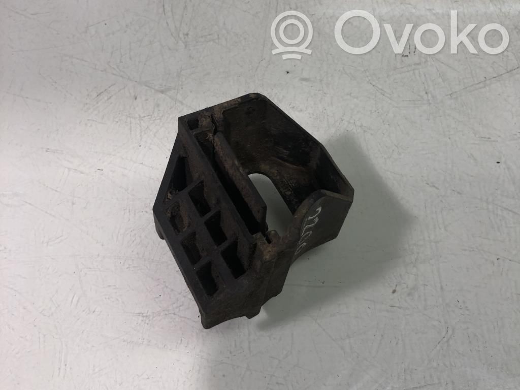 BMW 1 E81 E87 Radiator mount bracket 