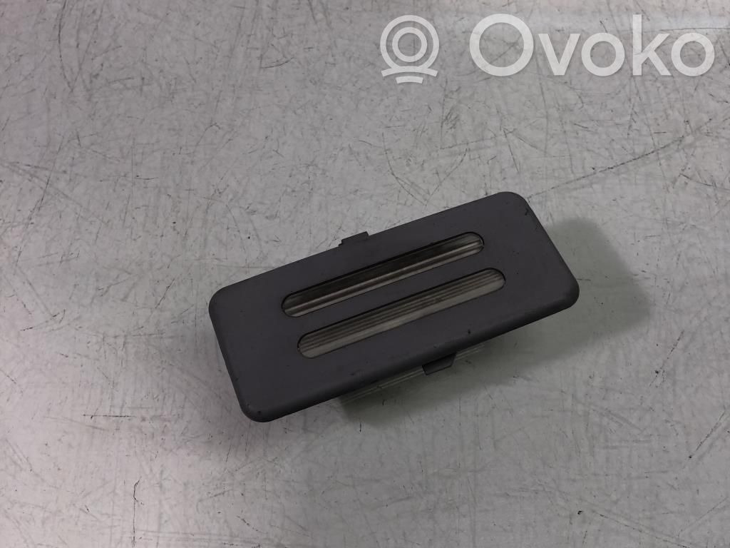 Etuistuimen valo   63316962015