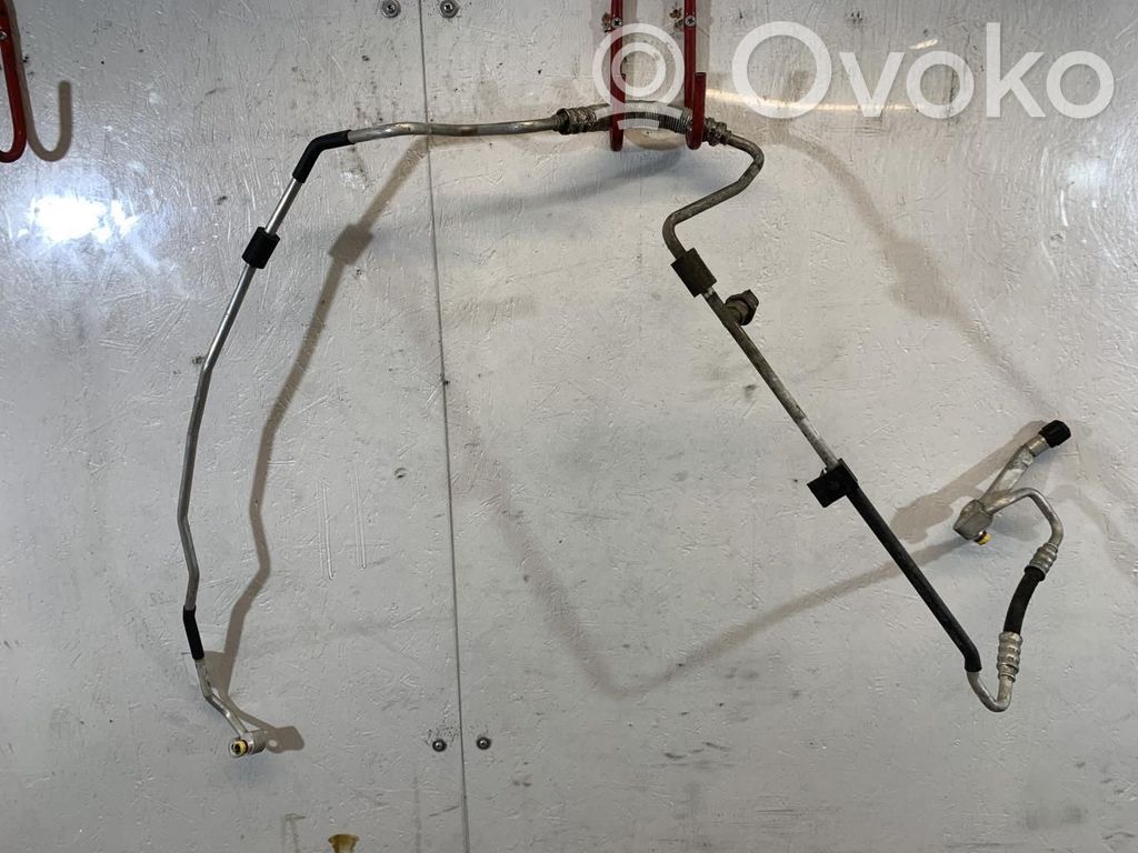 BMW 1 E81 E87 Ilmastointilaitteen putki (A/C) 