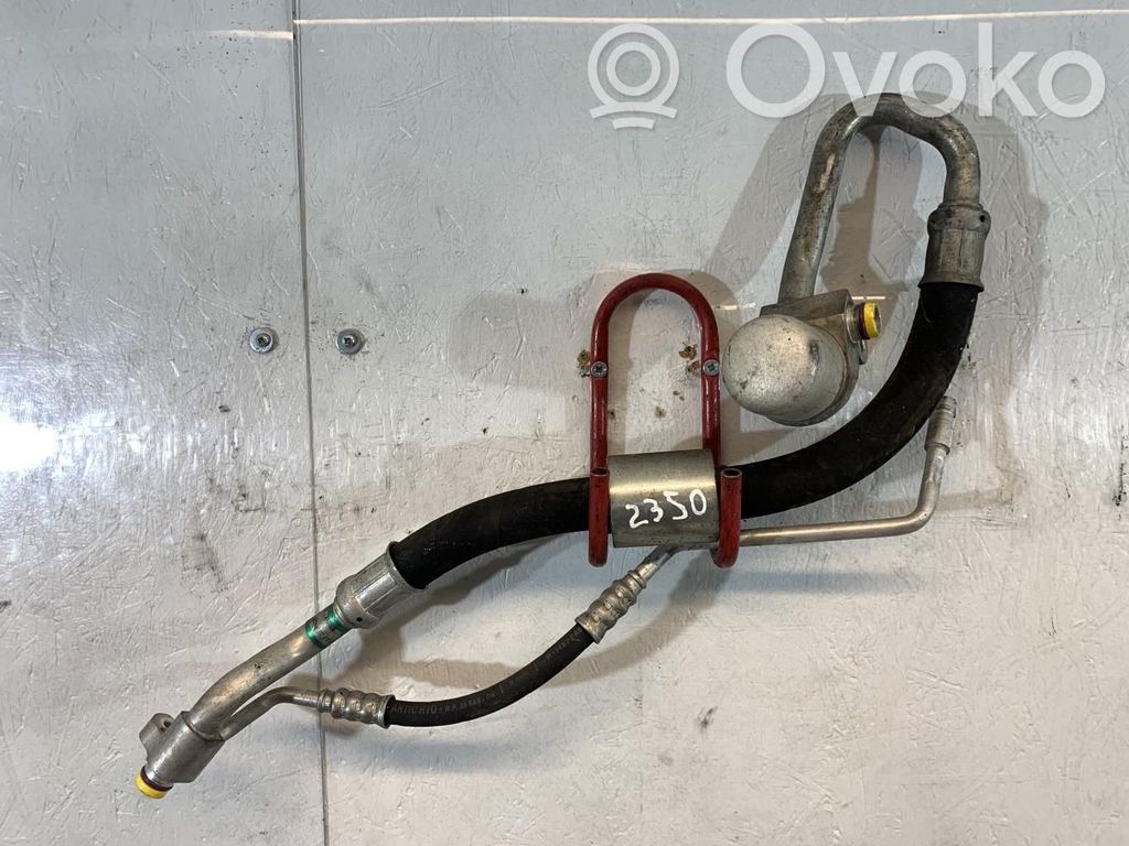 BMW 1 E81 E87 Ilmastointilaitteen putki (A/C) 