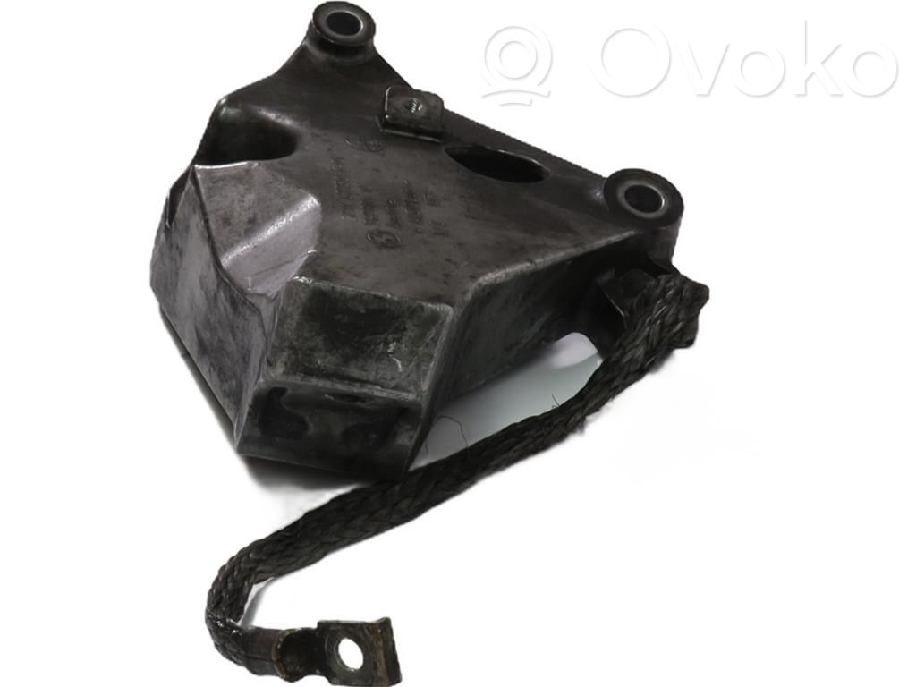 Engine mount bracket   22116775041