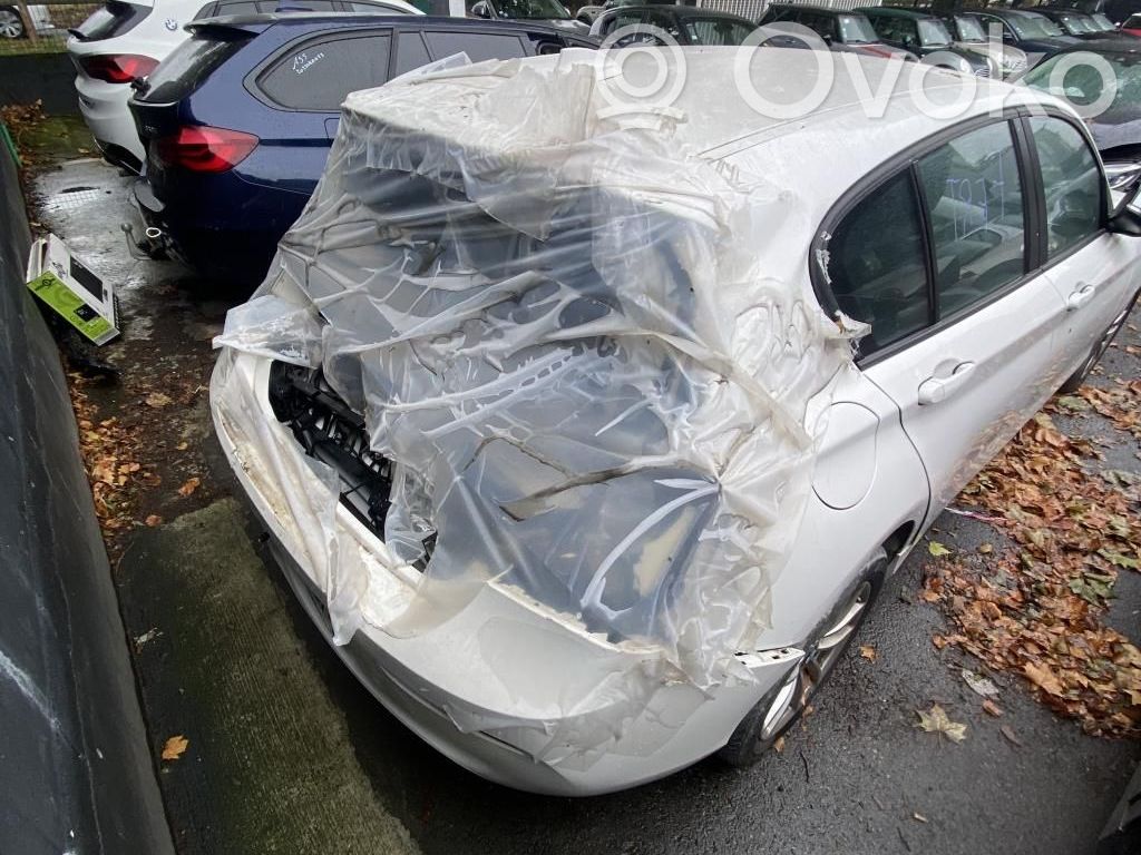 BMW 1 F20 F21 Galinis pusašis 