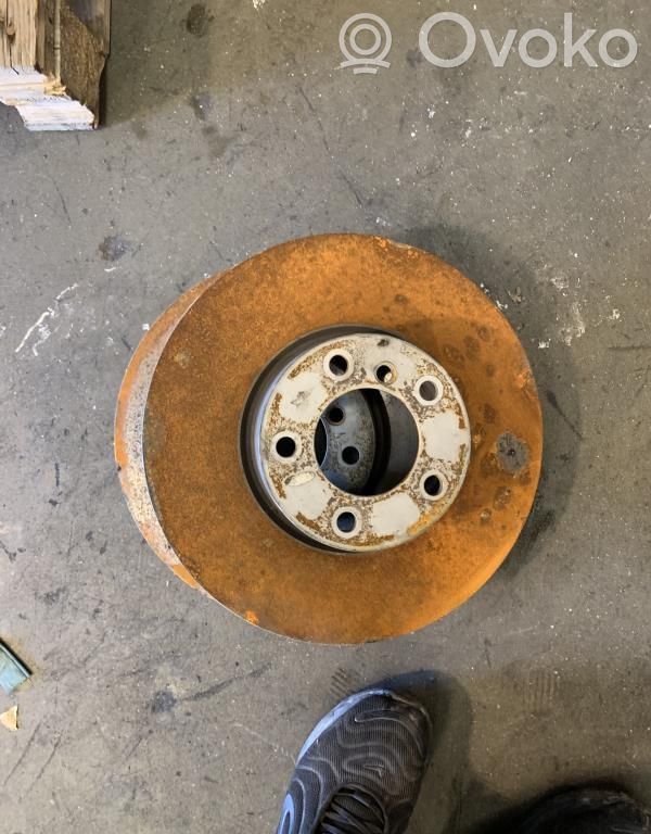 BMW 5 E39 Jarrulevyt ja jarrusatulat 