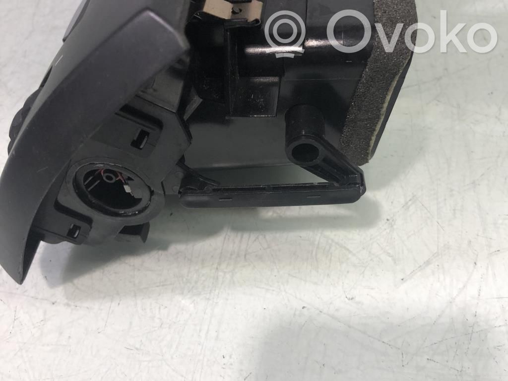 BMW X3 E83 Centrinės oro grotelės 