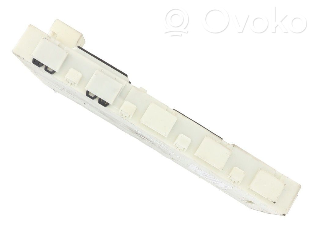 BMW 1 F20 F21 Saugiklių blokas 