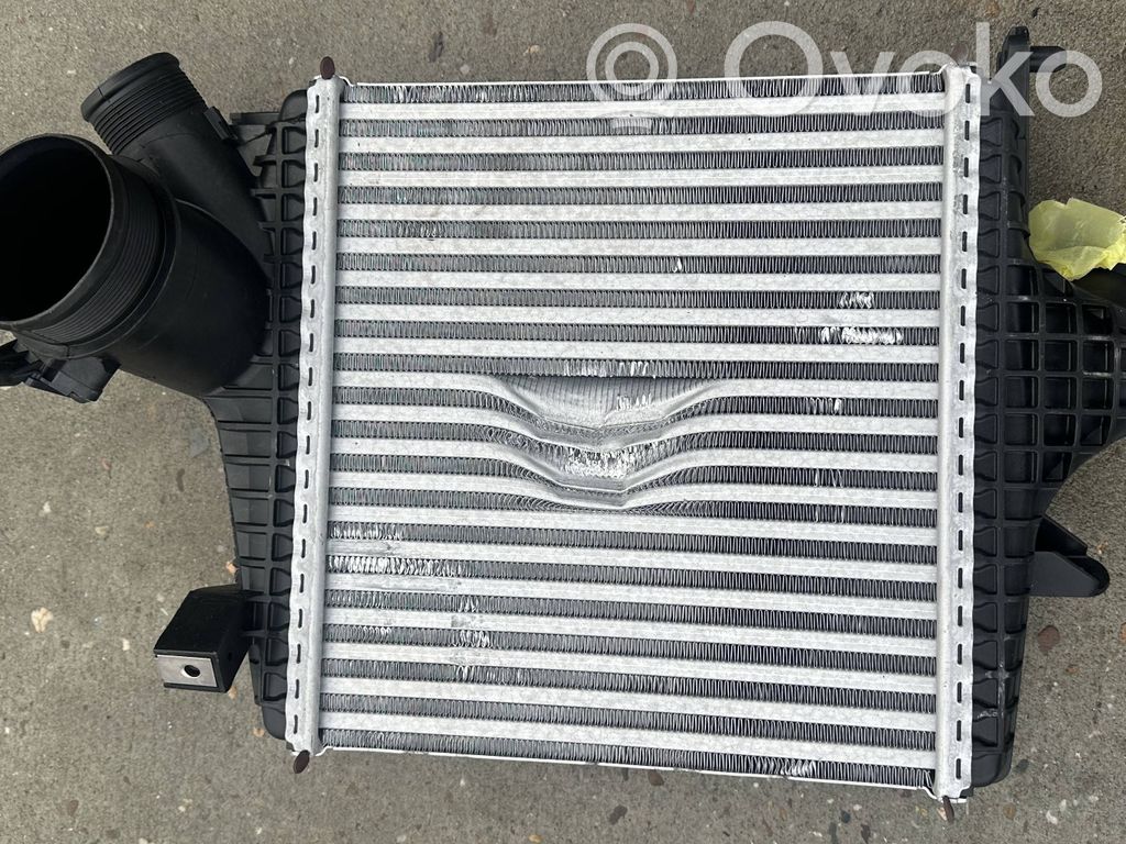 Audi Q7 4M Interkūlerio radiatorius 