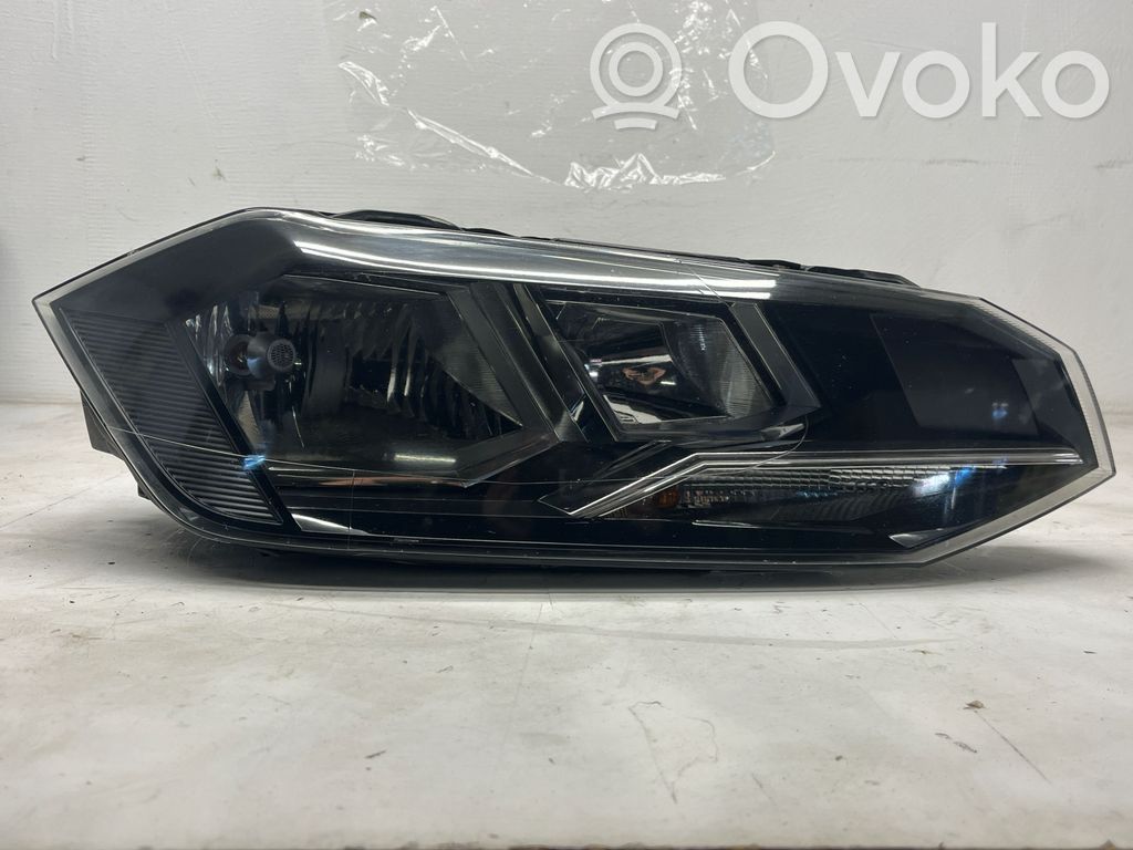 Volkswagen Polo VI Lampa przednia 