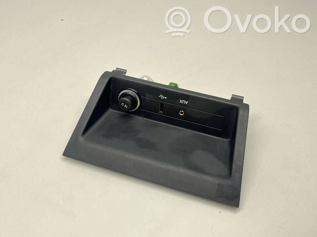 Skoda Fabia Mk3 (NJ) Gniazdo / Złącze USB 
