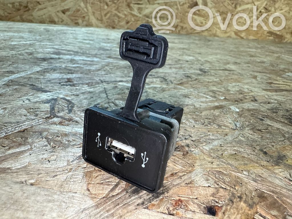 Enchufe conector USB   156074010