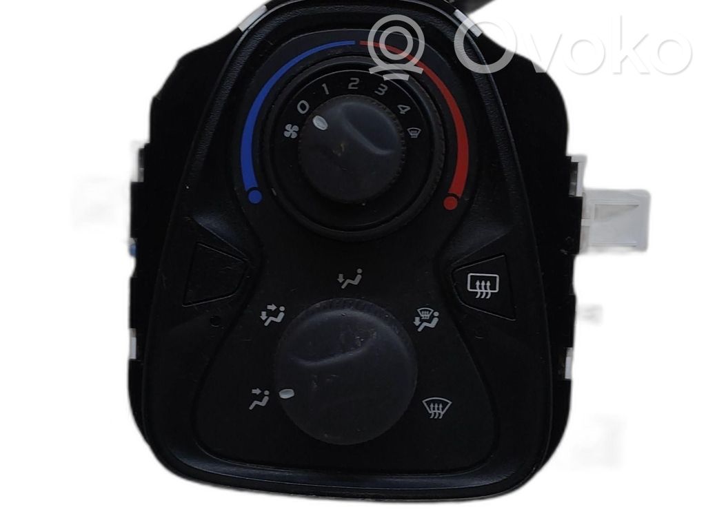 Peugeot 108 Climate control unit 