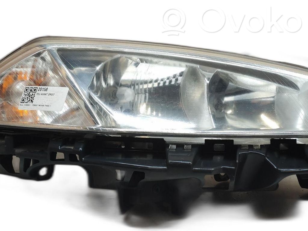 Renault Megane II Lampa przednia 