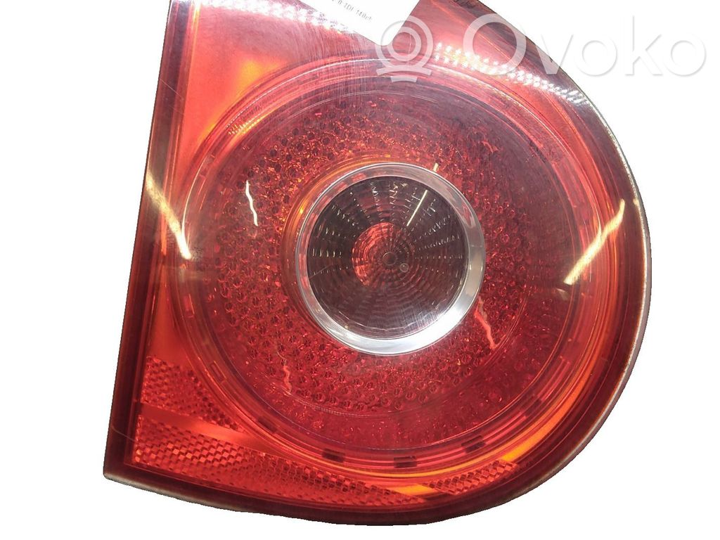 Volkswagen Golf V Galinis žibintas dangtyje 