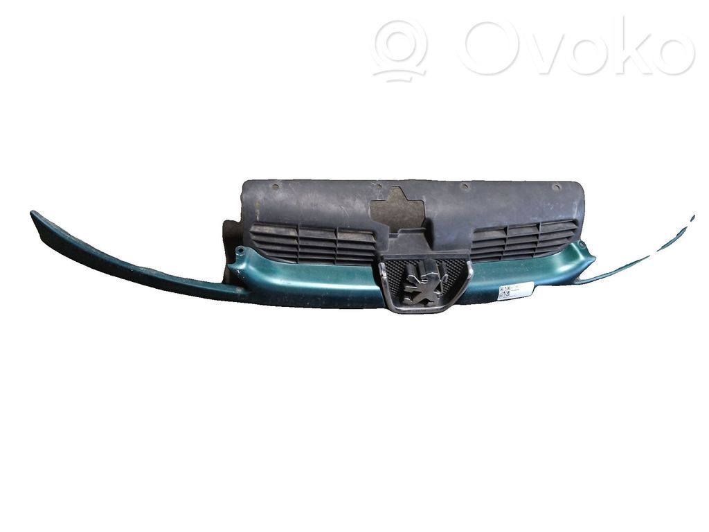 Peugeot 206 Front bumper upper radiator grill 