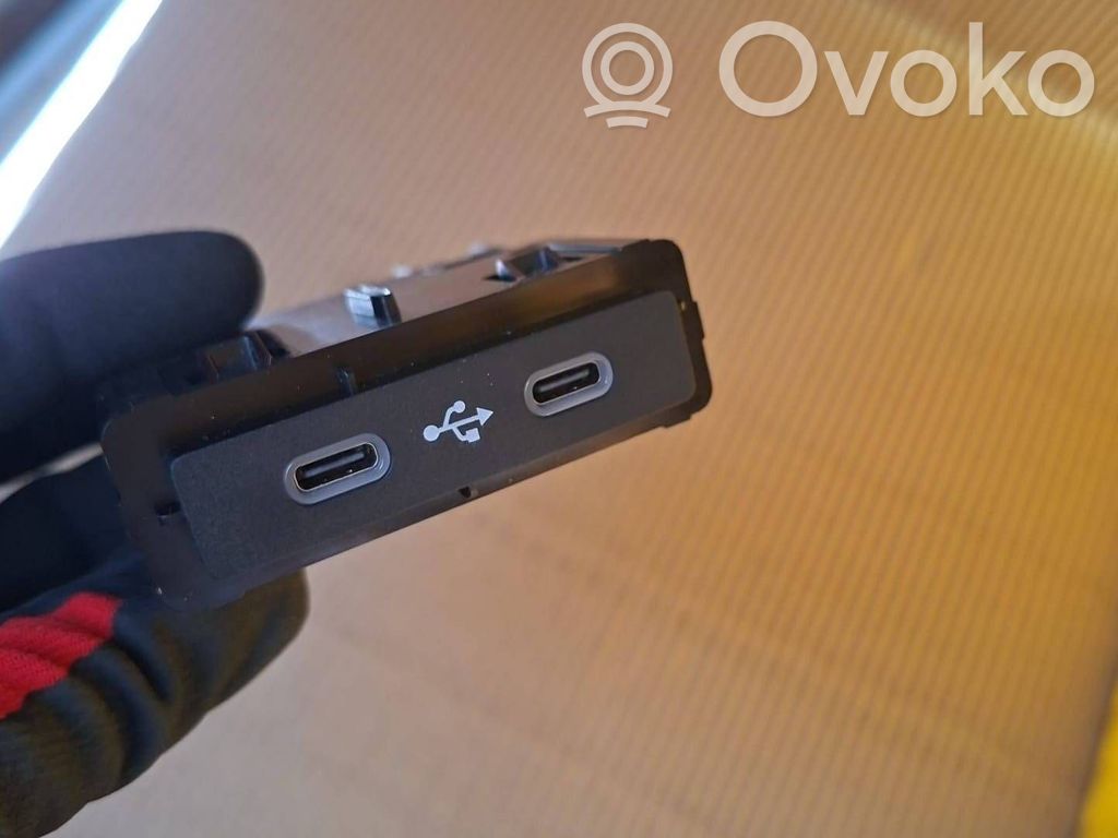 Dacia Bigster R1310 Enchufe conector USB 