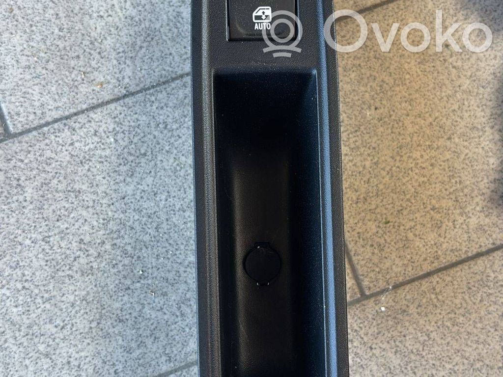 Electric window control switch   829514662R