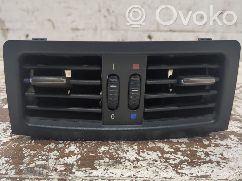 BMW 5 E60 E61 Aizmugurējā gaisa - ventilācijas reste 