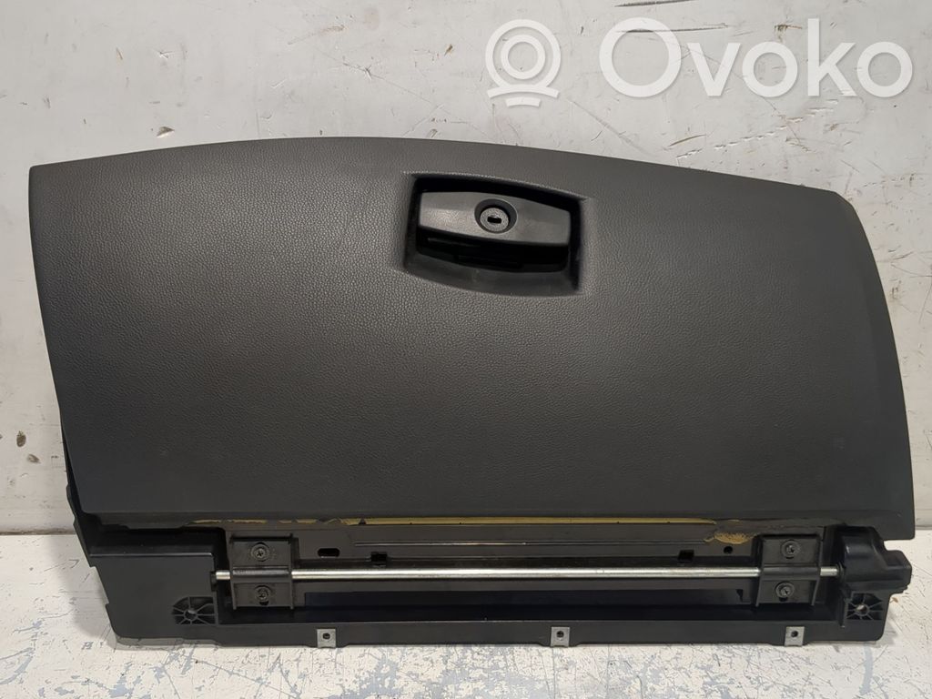 Glove box   7034080,158234