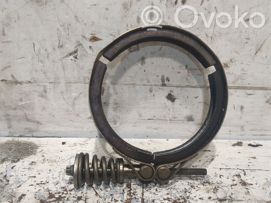 Muffler pipe connector clamp   7793677