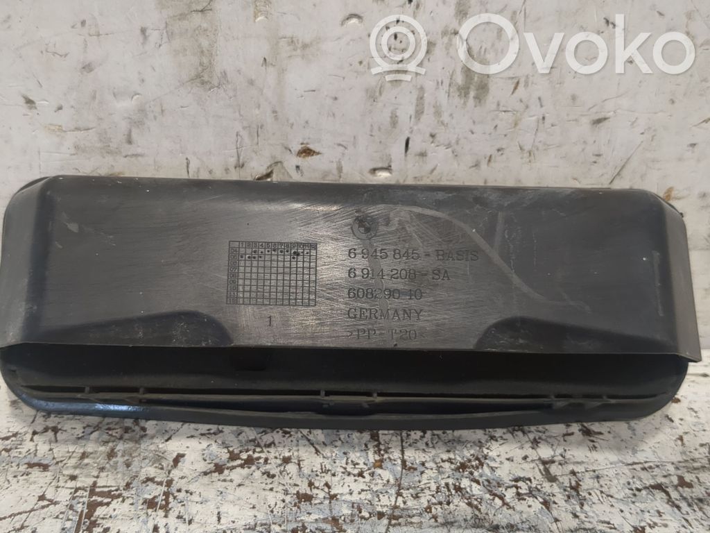 BMW 5 E60 E61 Válvula de presión del panel lateral trasero 