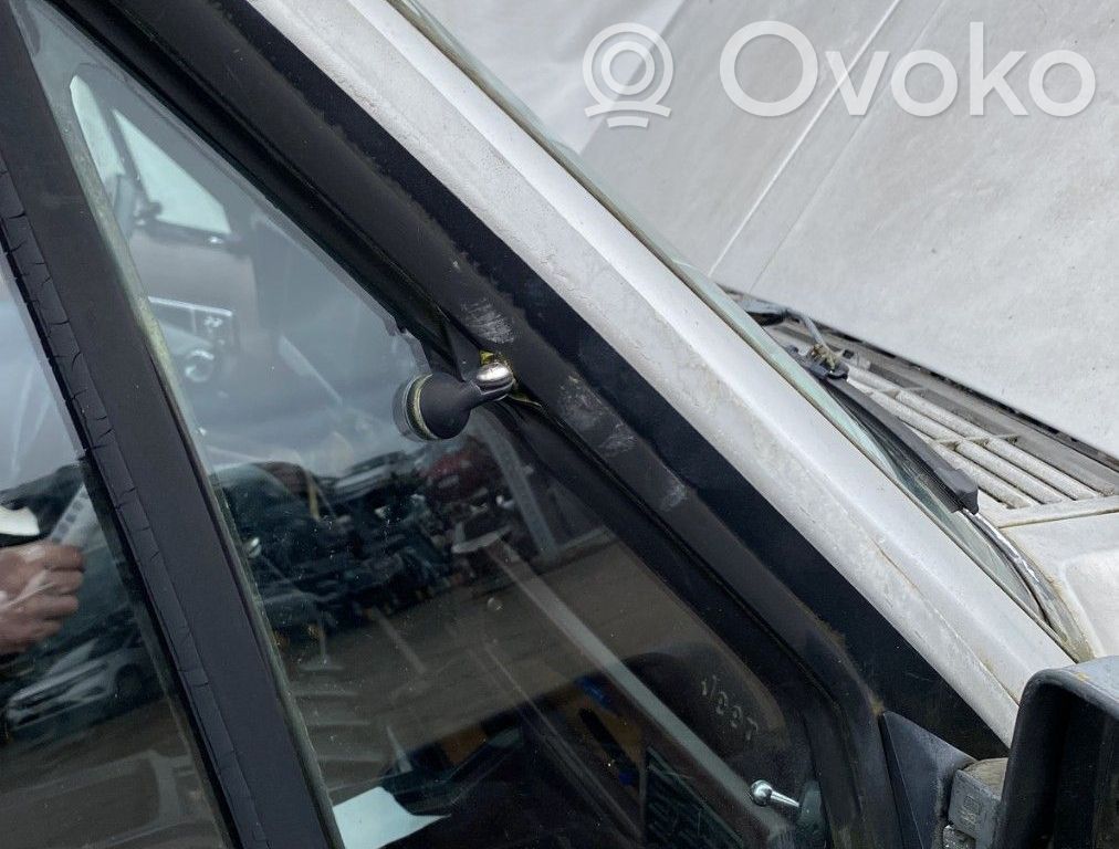 Front triangle window/glass