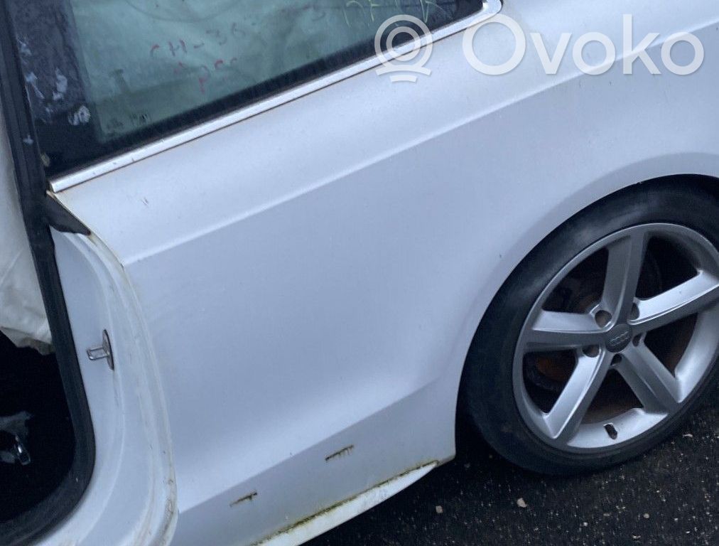Audi A5 8T 8F Takakulmapaneeli 