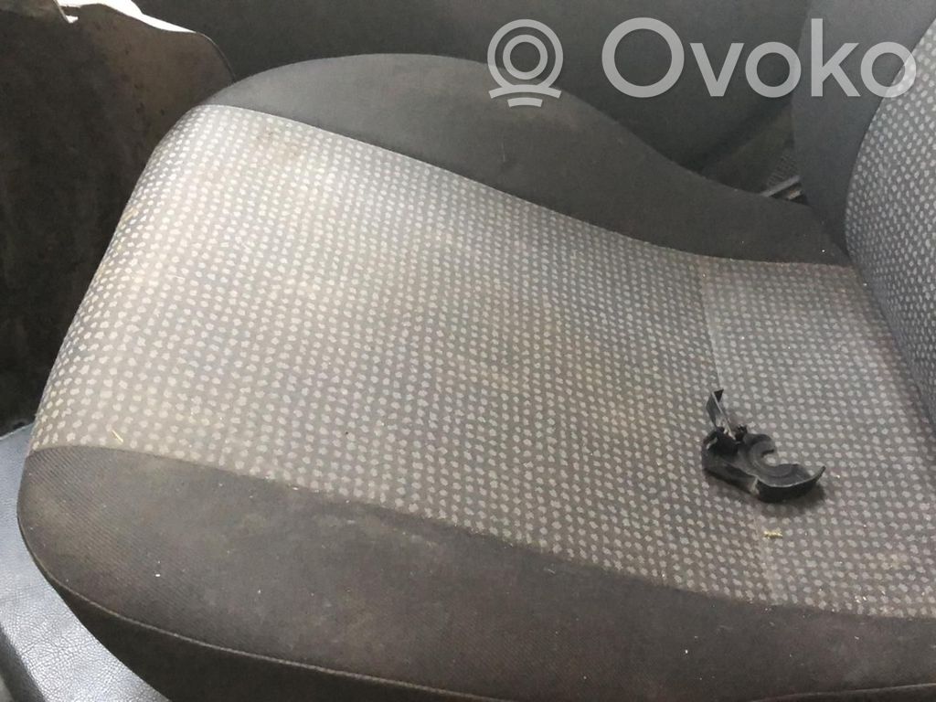 Opel Combo C Etumatkustajan istuin 