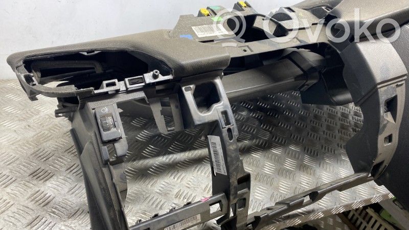 Peugeot 207 Panel de instrumentos 