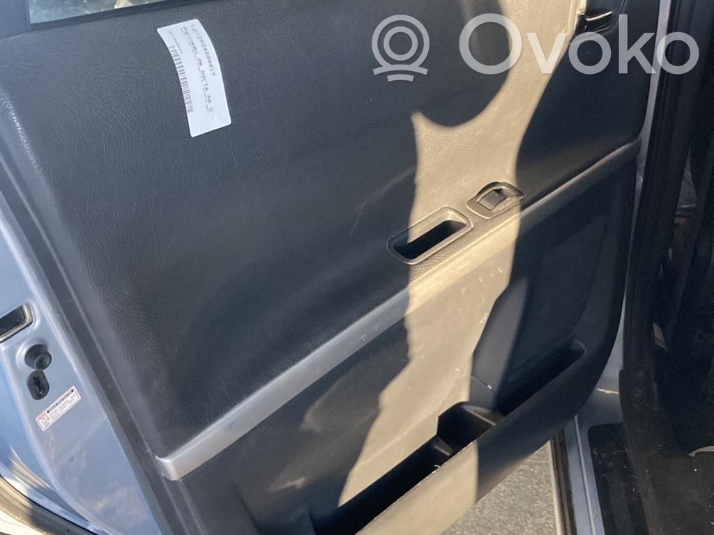 Toyota Corolla Verso E121 Apmušimas galinių durų (obšifke) 