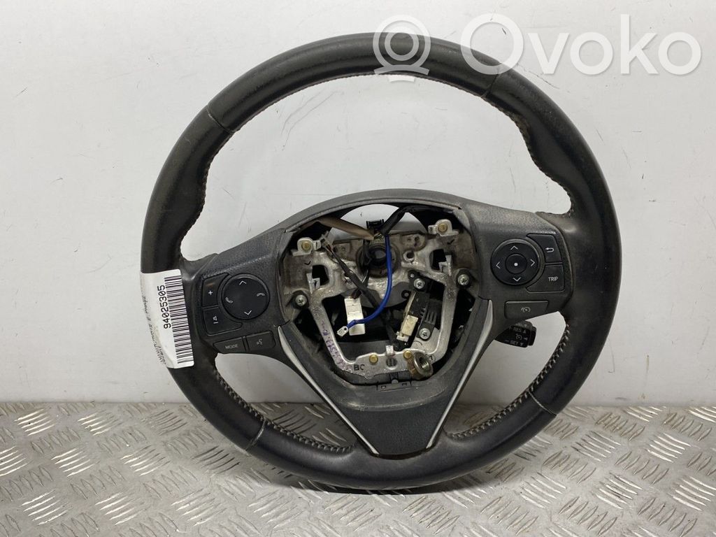 Toyota Auris E180 Ohjauspyörä 