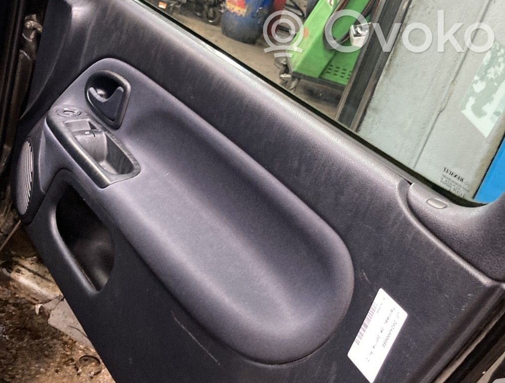 Renault Clio II Revestimiento de puerta delantera 