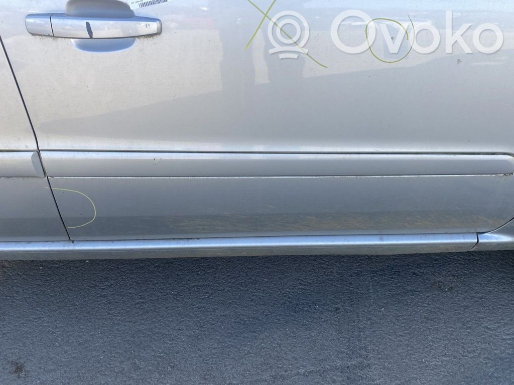 Opel Zafira B Etuoven lista (muoto) 
