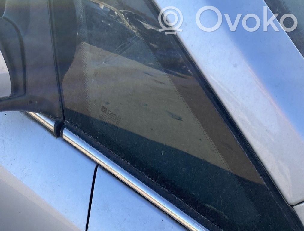Opel Zafira B Finestrino/vetro triangolo anteriore 
