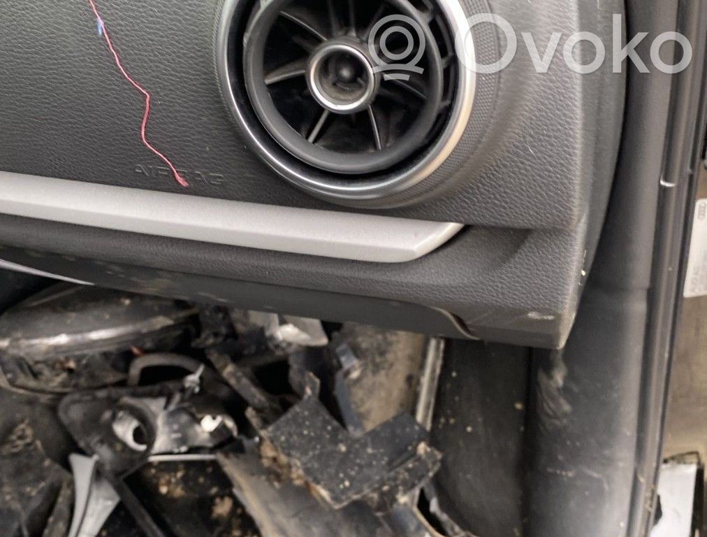 Audi A3 S3 8V Boczna kratka nawiewu deski rozdzielczej 