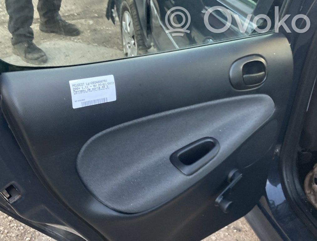 Peugeot 206+ Moldura del tarjetero de la puerta trasera 