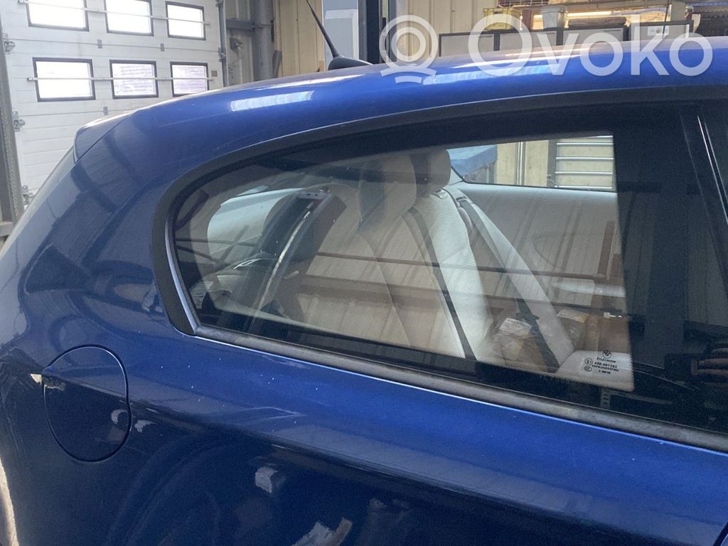 BMW 1 E81 E87 Galinis šoninis kėbulo stiklas 