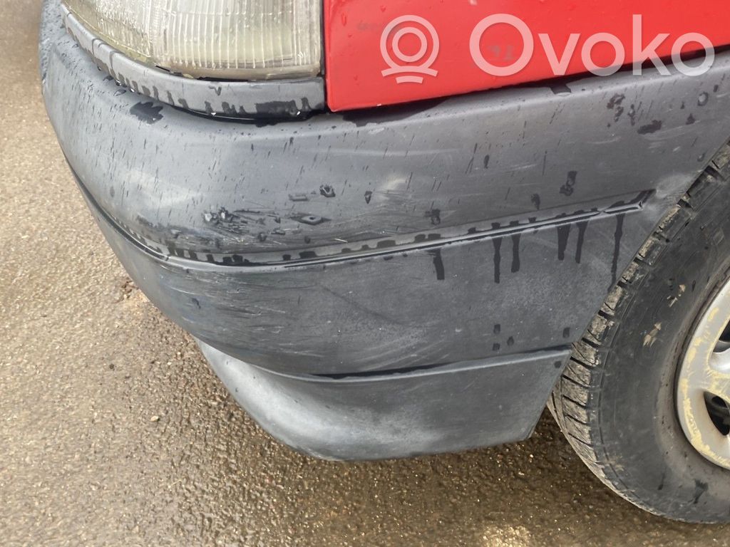 Renault Clio I Parachoques delantero 