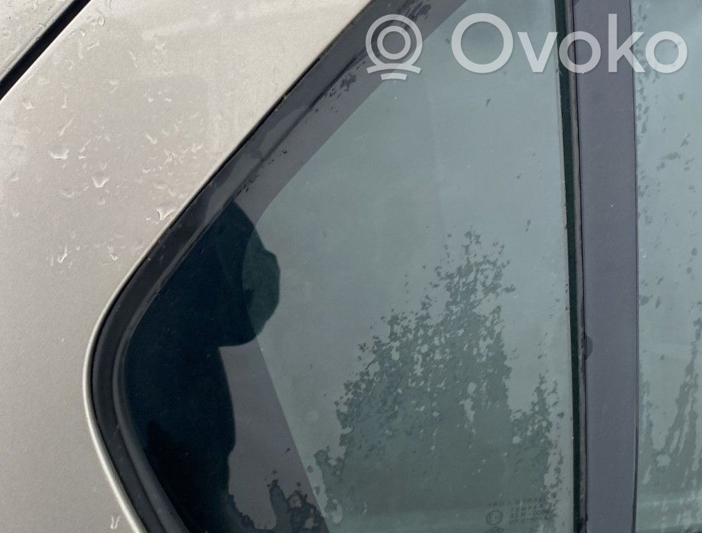 Dacia Logan II Ventanilla de ventilación de la puerta trasera 
