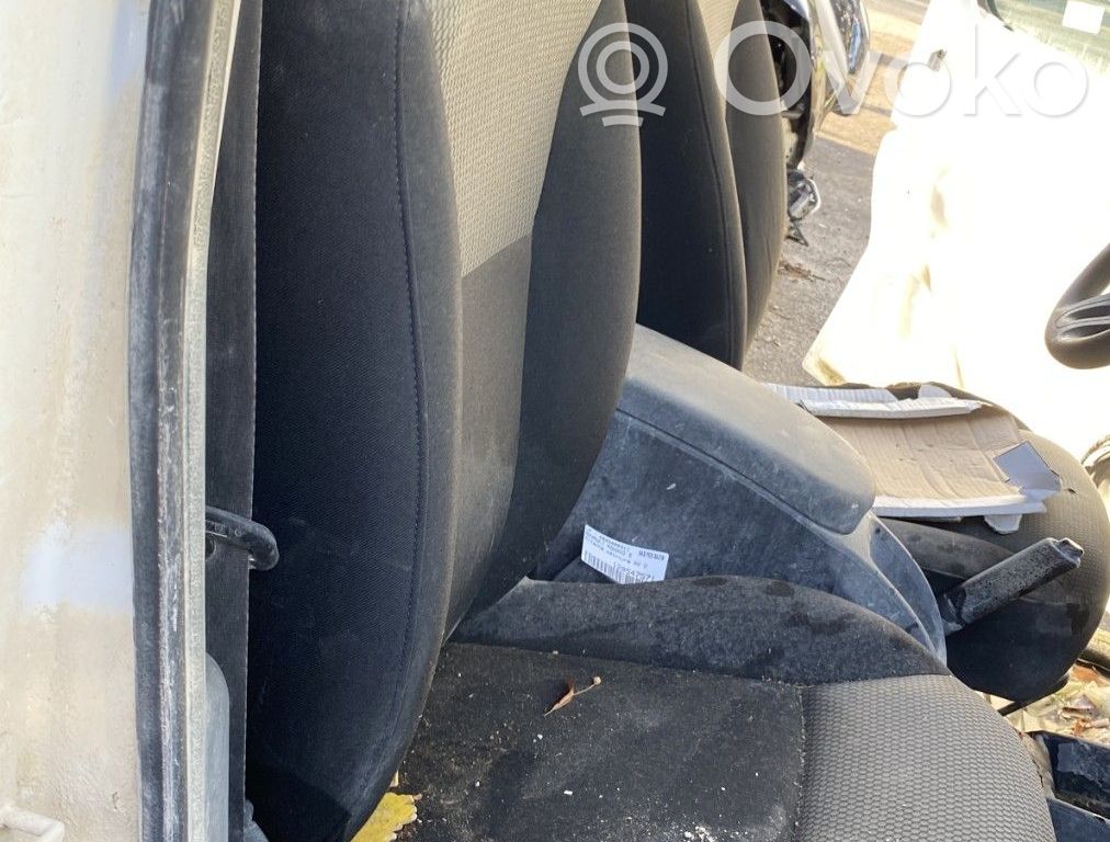 Renault Kangoo II Etumatkustajan istuin 