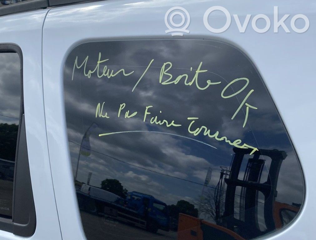 Dacia Duster Rear side window 