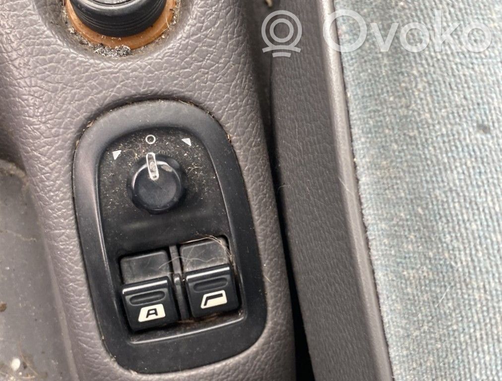Peugeot 206 Interruttore di controllo dell’alzacristalli elettrico 