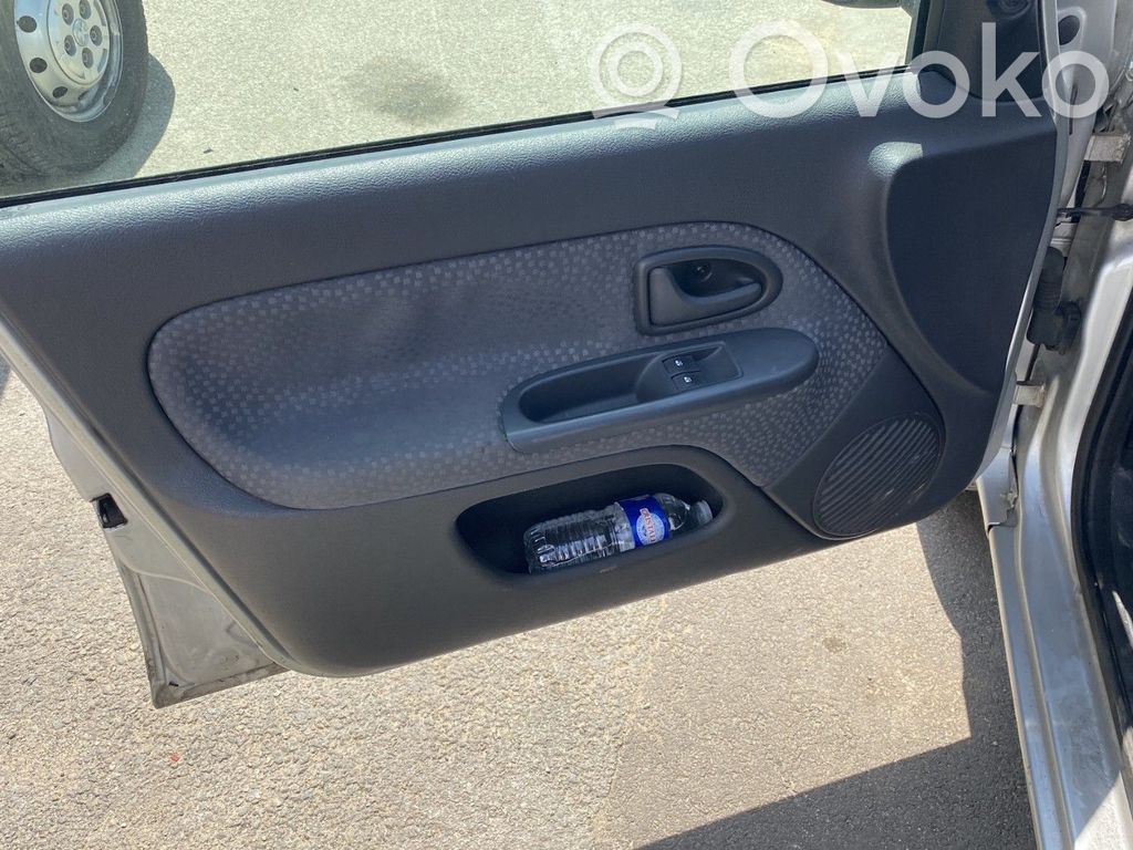 Renault Clio II Revestimiento de puerta delantera 