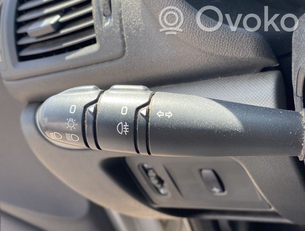 Renault Clio II Commodo de clignotant 
