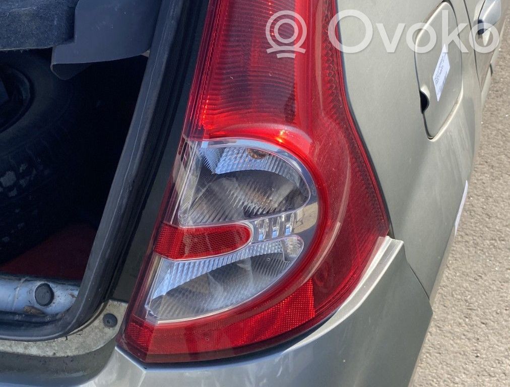 Dacia Sandero Lampă spate în caroserie 