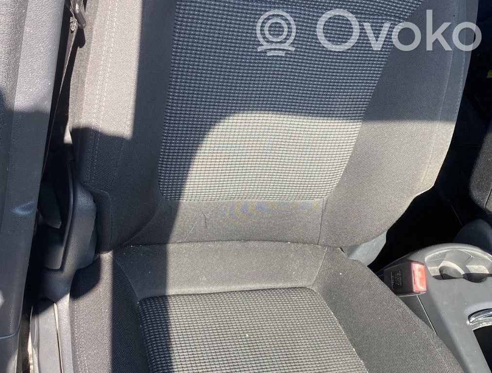 Peugeot 5008 Etumatkustajan istuin 